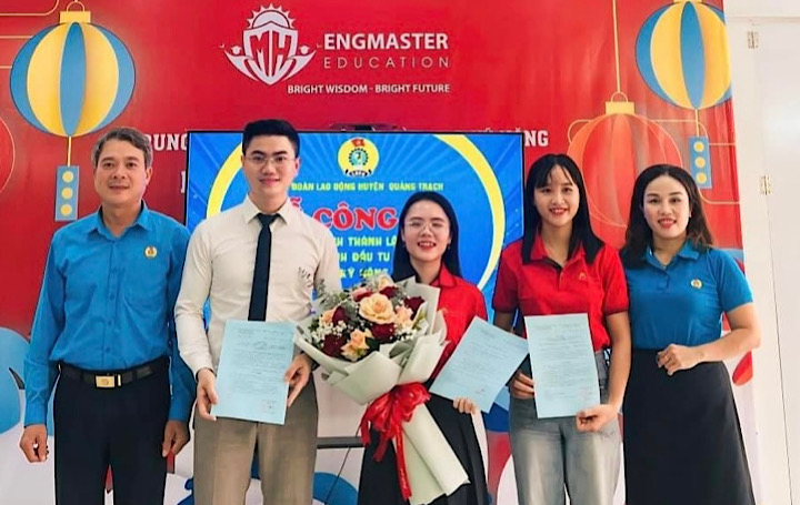 Quang Binh Trade Union focuses on developing union members, while promoting the recruitment of party members in enterprises. Photo: H. Huyen