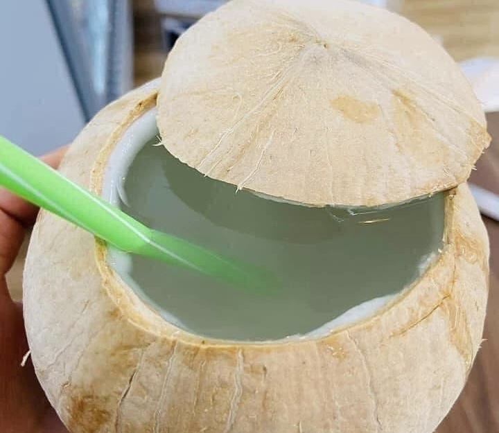 Whether or not detoxifying the liver with coconut water is really effective still needs further research. Photo: Nghia Thanh