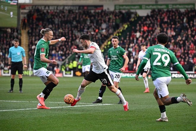 Arne Slot lên tiếng sau trận thua sốc của Liverpool