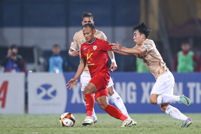 Hong Linh Ha Tinh welcomed the Hanoi Police in round 12 V.League. Photo: VPF