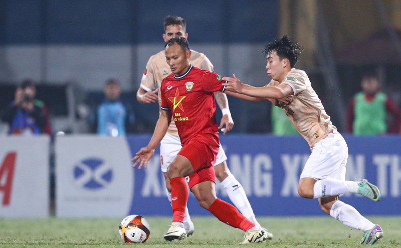 Hong Linh Ha Tinh welcomed the Hanoi Police in round 12 V.League. Photo: VPF