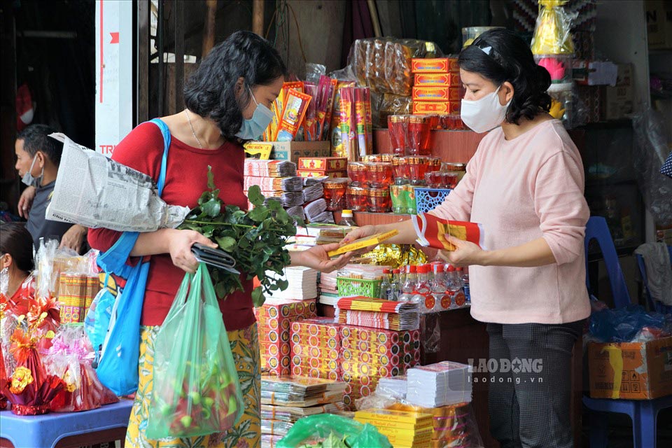 Theo quan niem dan gian, nguoi dan se cung ram thang Gieng tuom tat nhu cung Tet Nguyen dan. Anh: Hoang Vu