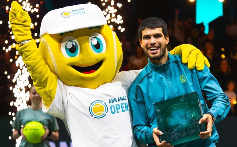 Carlos Alcaraz celebrated after winning the first indoor title at the ABN Amro Open in Rotterdam. Photo: ATP Tour