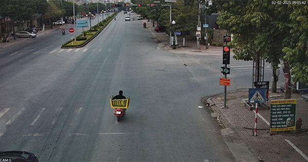 Motorcycle riders are cold. Photo: Bac Giang Police