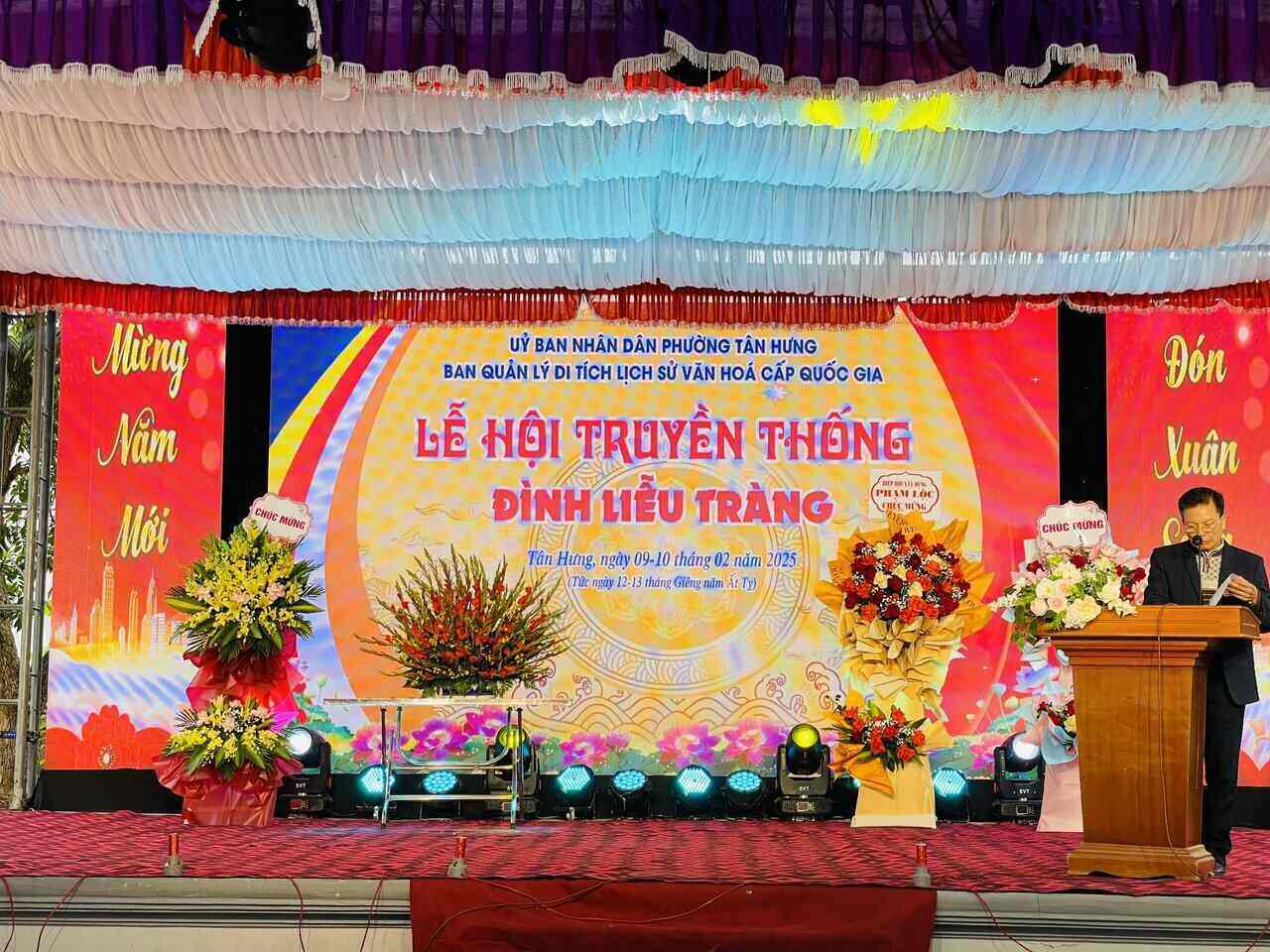 Khai mac Le hoi truyen thong Di tich lich su van hoa cap Quoc gia - Dinh Lieu Trang. Anh: Mai Huong