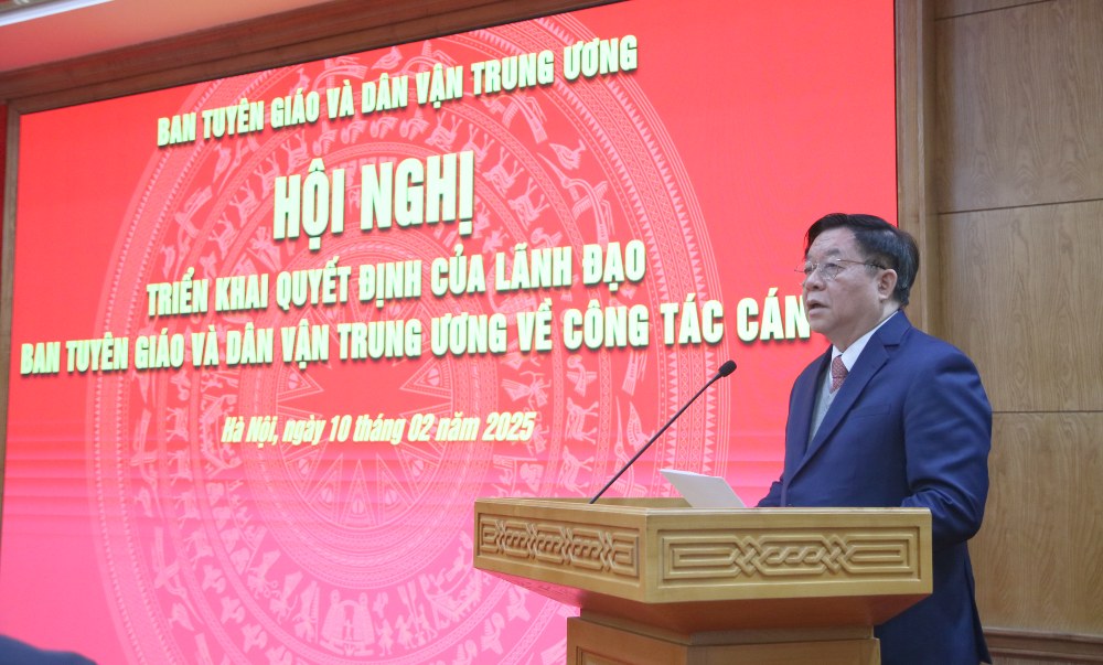 Member of the Politburo, Secretary of the Party Central Committee, Head of the Central Propaganda and Mass Mobilization Commission Nguyen Trong Nghia spoke at the Conference. Photo: T.Vuong