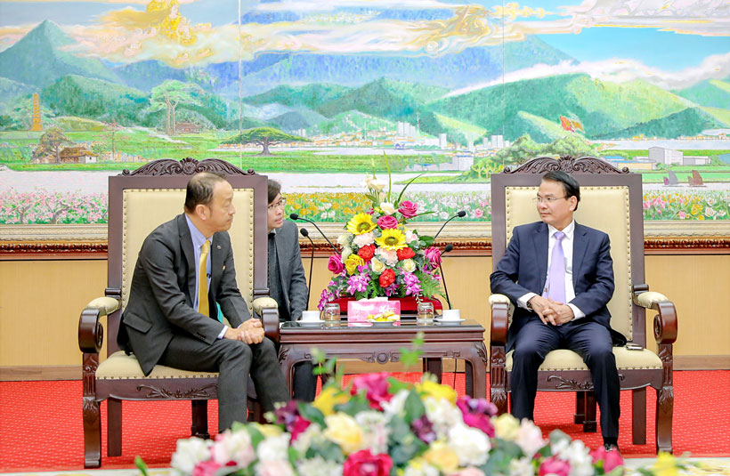Vinh Phuc Provincial Party Committee Secretary Dang Xuan Phong received and worked with Mr. Keita Nakano, General Director of Toyota Motor Vietnam. Photo: Khanh Linh