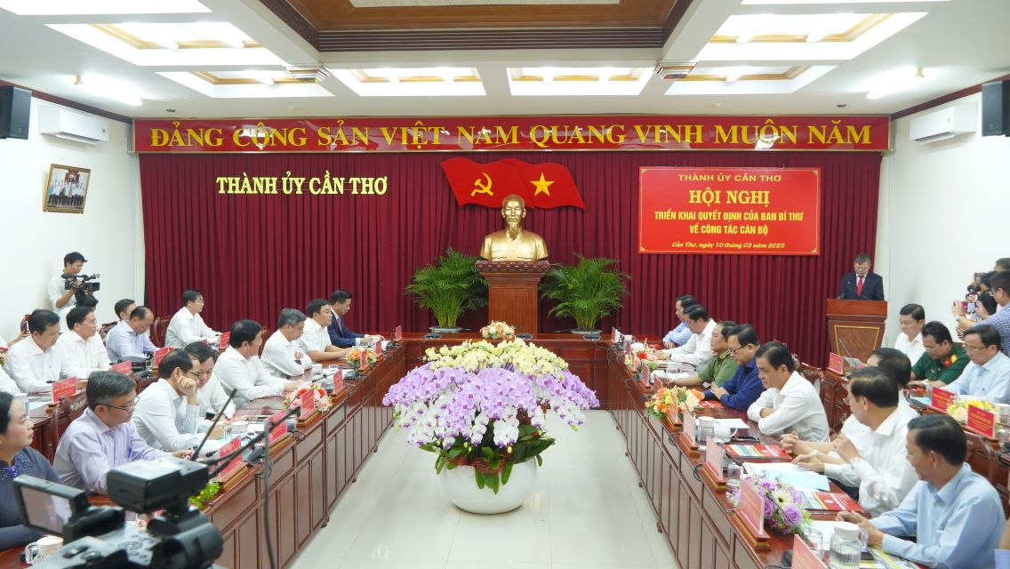 Quang canh hoi nghi. Anh: Ta Quang