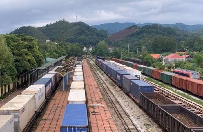It is expected that the Lao Cai - Hanoi - Hai Phong railway is 390.9km. Artwork: An Trinh