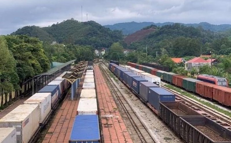 It is expected that the Lao Cai - Hanoi - Hai Phong railway is 390.9km. Artwork: An Trinh
