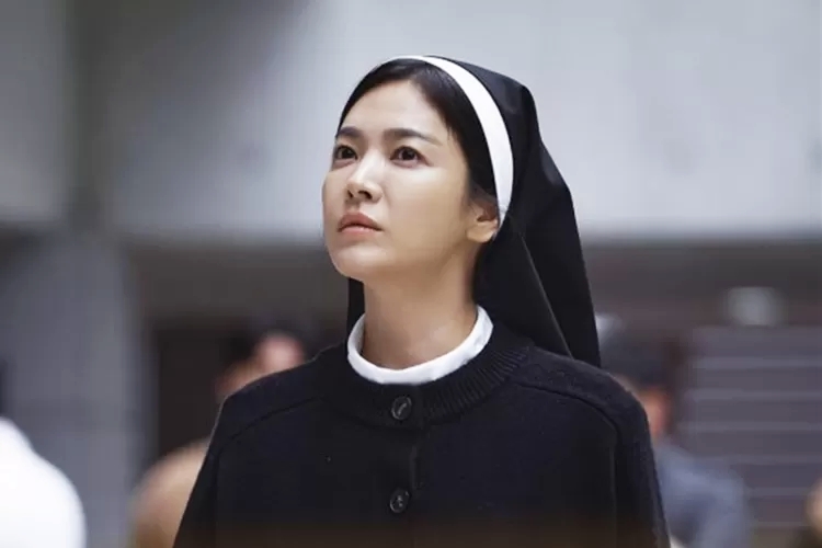 Song Hye Kyo in the movie "Dark Nuns". Photo: NSX