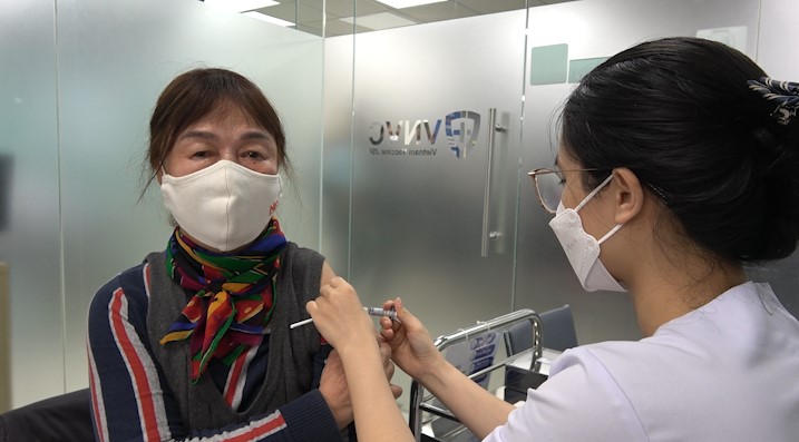 Concerned with dangerous complications, people rushed to get injected with influenza vaccine