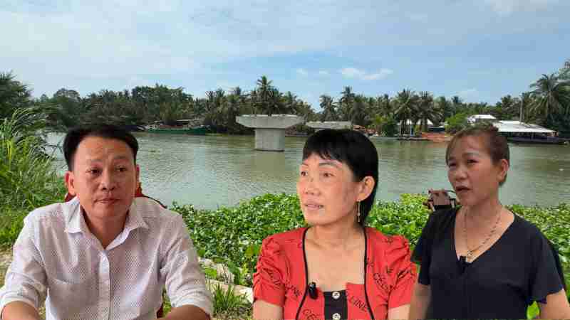 Get caught up with traffic bridges in district 37 is slow. Photo: Hoang Loc