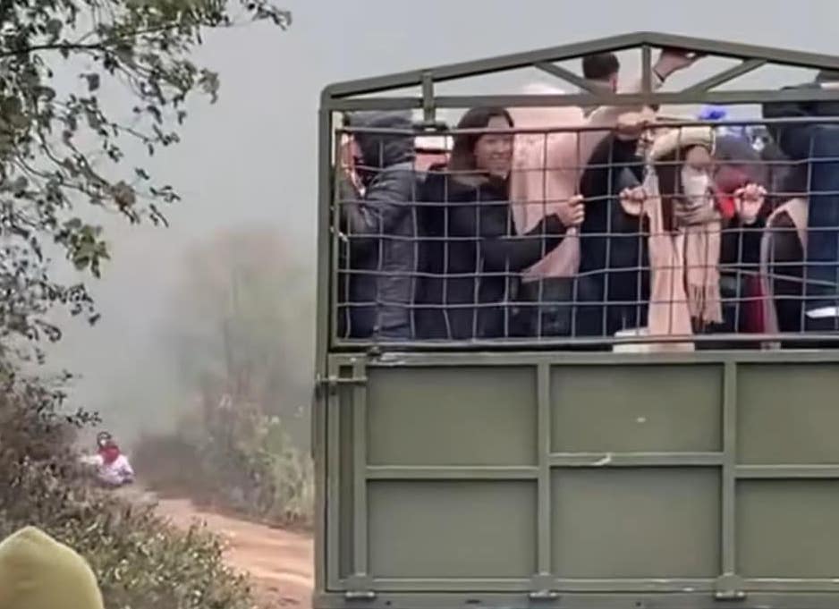 The truck expired carrying tourists on the truck in Moc Chau. Screenshot