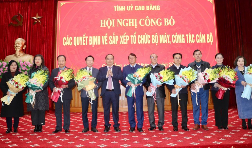 Cao Bang Provincial Party Committee has just held a conference to announce decisions on arrangement of apparatus and personnel. Photo: Thanh Loan