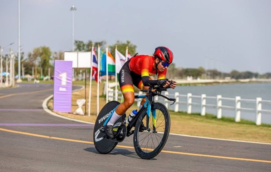 Athlete Ho Thi Yen Linh plays young female content at the Asian School Road Championship 2025. Photo: Organizing Committee