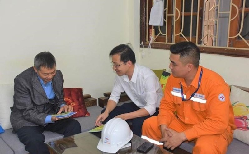 Propagating electricity to households in Hanoi City. Photo: Evnhanoi
