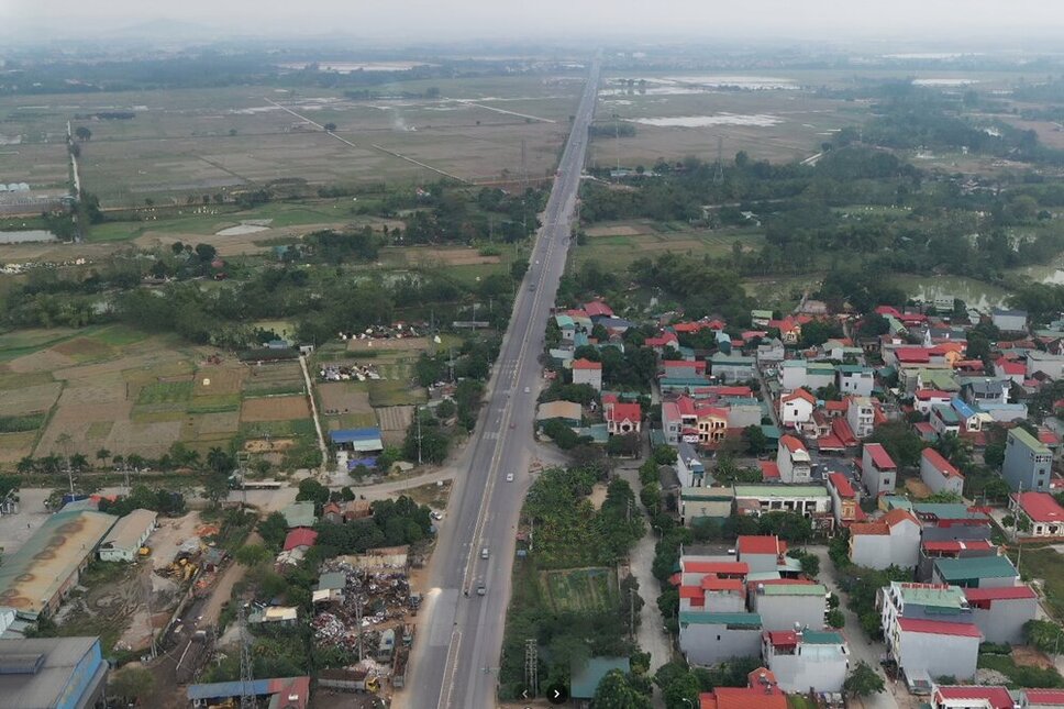 Tuyến quốc lộ 2A, đoạn tránh TP Vĩnh Yên là một đoạn đường thẳng, nhiều tài xế tại tỉnh Phú Thọ khi di chuyển theo hướng đi Vĩnh Yên, đi Hà Nội và ngược lại thường xuyên lưu thông nếu không đi cao tốc Nội Bài - Lào Cai. Ảnh: Thu Giang.