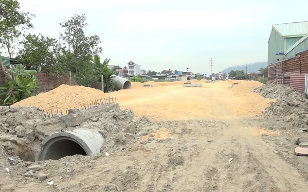 Du an duong noi duong Tran Nhan Tong voi duong Nguyen Luong Bang dang gap kho khan trong cong tac giai phong mat bang. Anh: Cong TTDT quan Kien An