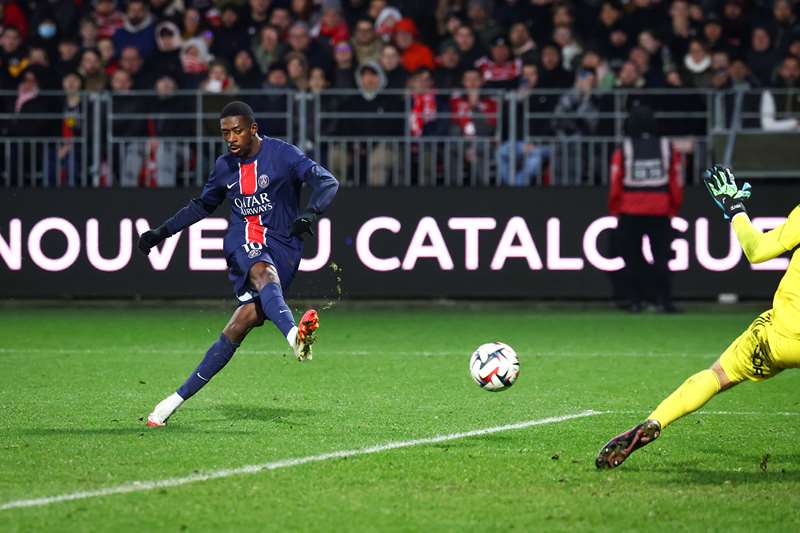 Ousmane Dembele la ngoi sao sang nhat cua PSG mua nay khi da ghi 21 ban, co 6 kien tao trong 27 tran tu dau giai tren moi dau truong. Anh: PSG