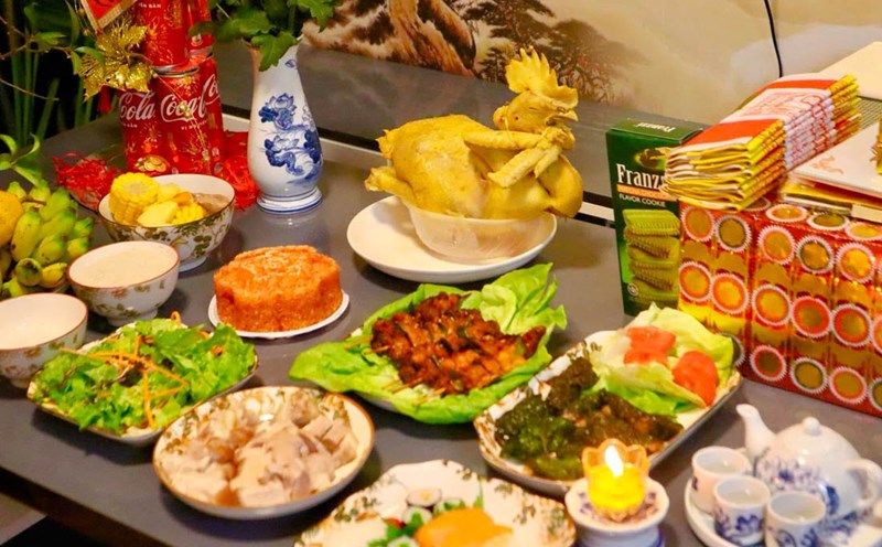 The offerings to be prepared in the full moon tray in January