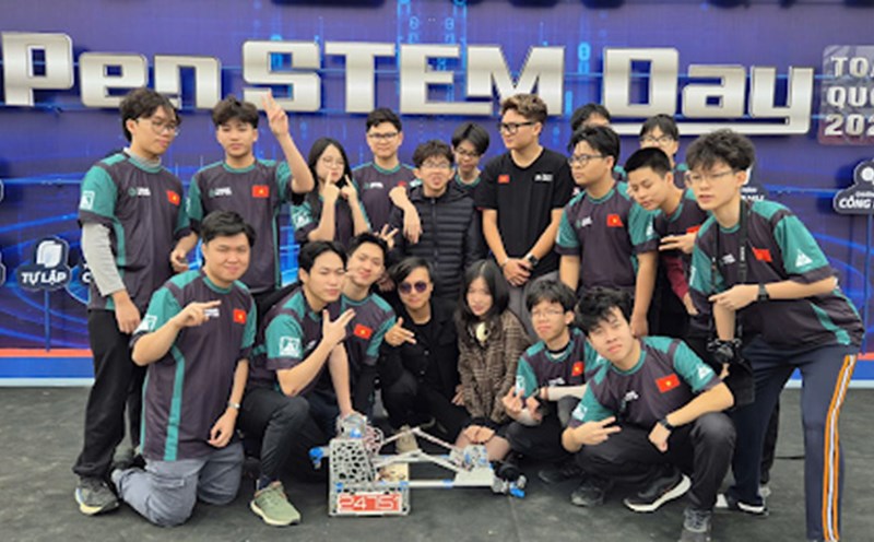 Greenams Robotics Team 24751 at Open Stem Day in Thanh Hoa. Photo: Gart