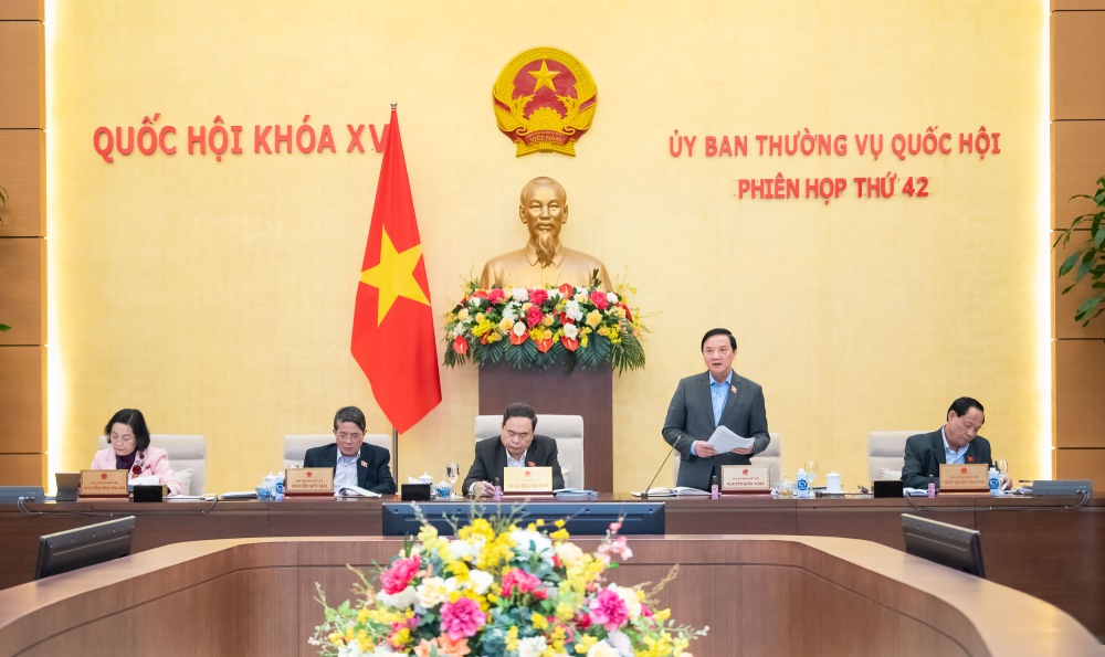 The National Assembly Standing Committee commented on the Law on Amending and Supplementing a number of articles of the Law on Organization of the National Assembly at the 42nd meeting. Photo: Nghia Duc/VPQH