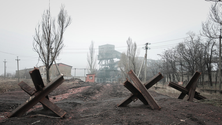 Mo “Trudovskaya” bi hu hai do xung dot o Donetsk nam 2015. Anh: RIA Novosti