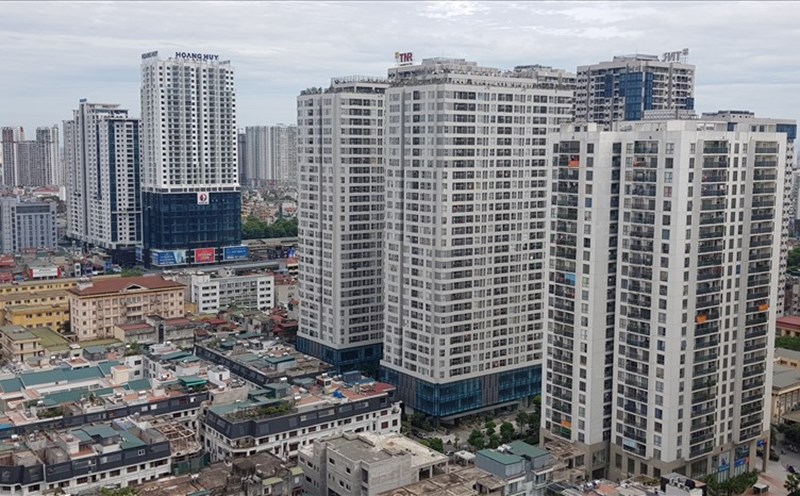 Housing price in the sky because no one wants to spend 3 hours from the suburbs to the workplace