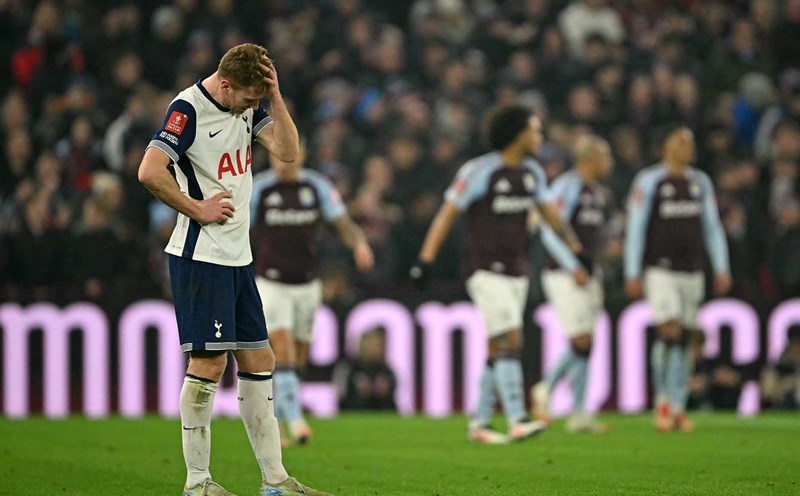 Tottenham dropped the radio from the FA Cup and League Cup in just 1 week. Photo: AFP