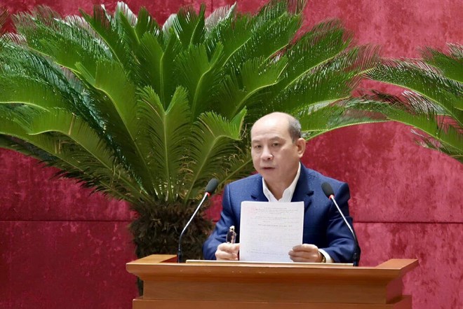 Chairman of Hoa Binh Provincial People's Committee Bui Duc Hinh and Vice Chairmen of the Provincial People's Committee were assigned tasks. Photo: Anh Trung