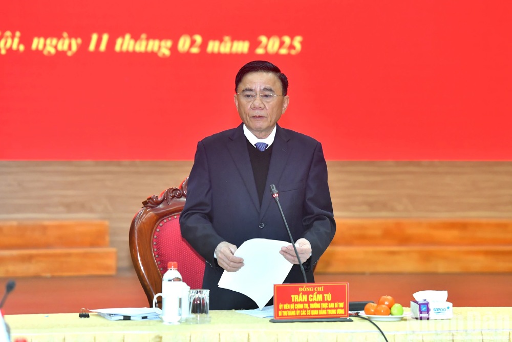 Politburo member and Permanent Secretary of the Secretariat Tran Cam Tu emphasized the content related to the arrangement and organization of the apparatus at the Conference. Photo: Dang Khoa/Nhan Dan