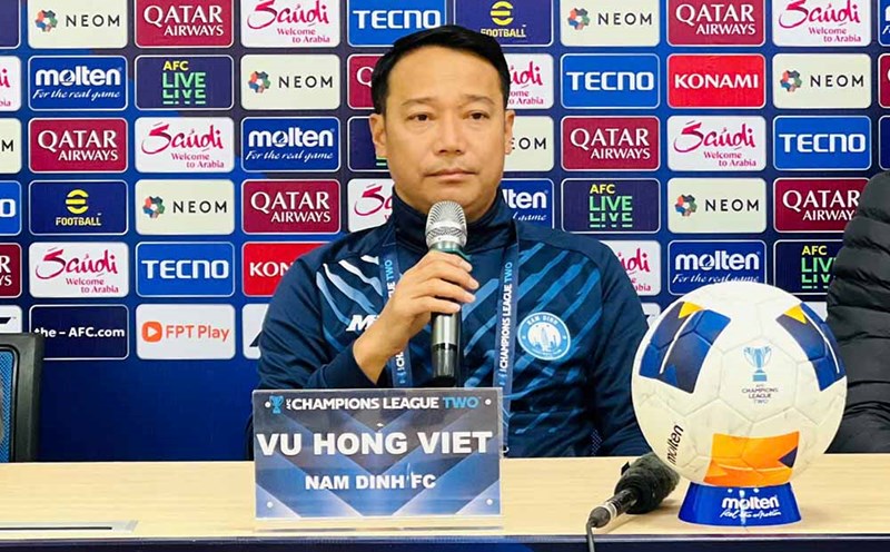 Coach Vu Hong Viet of Nam Dinh Green Steel attended the press conference on 11.2. Photo: Nam Dinh Club