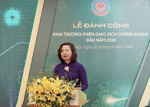 Chu tich UBCKNNN Vu Thi Chan Phuong phat bieu tai buoi le. Anh: UBCKNN