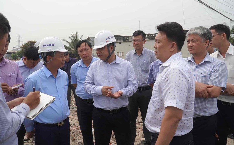 Dong Nai People's Committee checked the progress of project implementation of component 2 of Bien Hoa - Vung Tau Expressway dated 11.2.  Photo: HAC