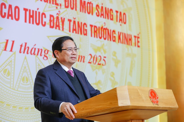 Politburo member and Prime Minister Pham Minh Chinh emphasized nine key tasks and solutions to develop science and technology, innovation and high-quality human resources. Photo: VGP/Nhat Bac