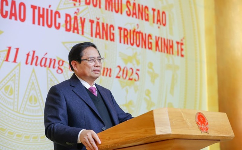 Politburo member and Prime Minister Pham Minh Chinh emphasized nine key tasks and solutions to develop science and technology, innovation and high-quality human resources. Photo: VGP/Nhat Bac