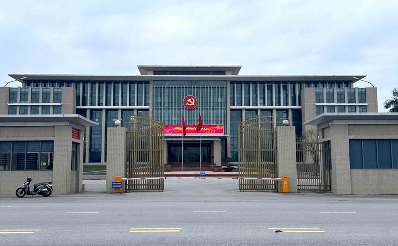 The Standing Committee of Quang Binh Provincial Party Committee requested to review officials who applied for early retirement. Photo: Quang Binh Provincial Party Committee