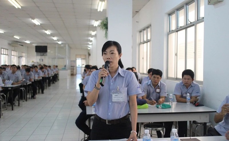 Ms. My Linh, Party Cell Secretary, Vice President of the Trade Union of JUKI Vietnam Co., Ltd., is the one who inspires workers