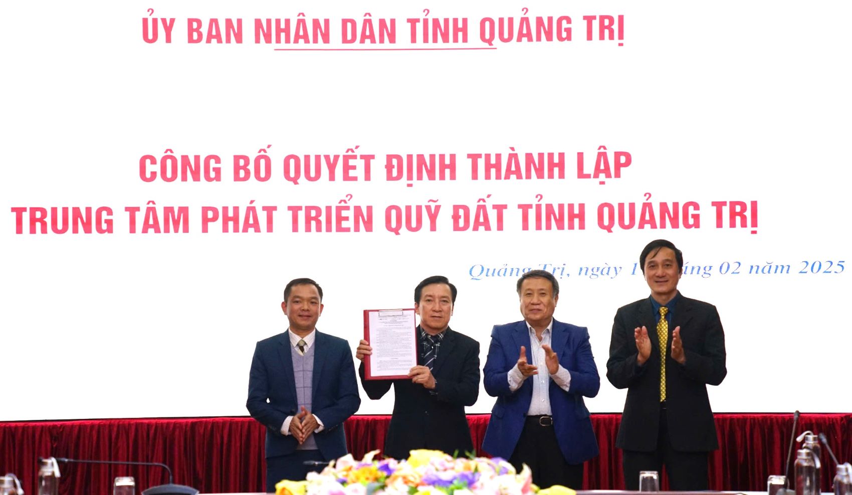 Quang Tri Province Land Fund Development Center under the Department of Natural Resources and Environment was reorganized under the Quang Tri Provincial People's Committee. Photo: Tien Nhat
