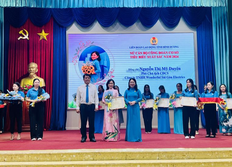 Ms. Nguyen Thi My Duyen was recognized as an excellent trade union official in 2024. Photo: Provided by the character