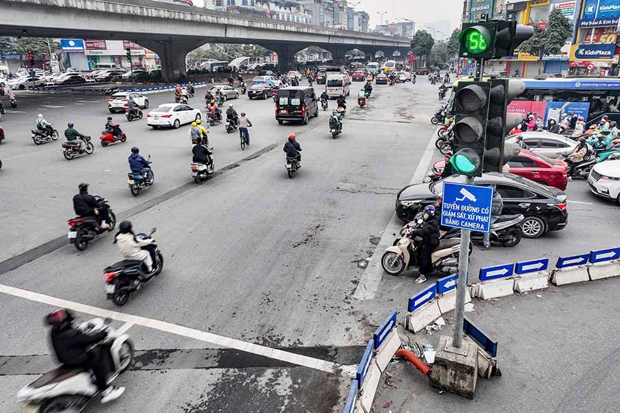 Hanoi Traffic Police are ready to receive people's feedback on shortcomings in traffic organization. Photo: The Century