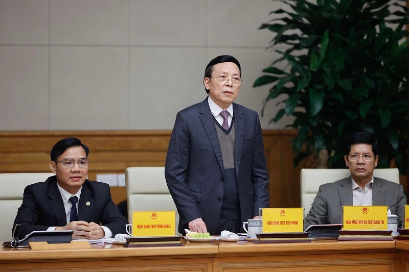 Mr. Do Minh Phu, Chairman of TPBank's Board of Directors, spoke at the Government Standing Committee's meeting with commercial banks. Photo: Hong Minh