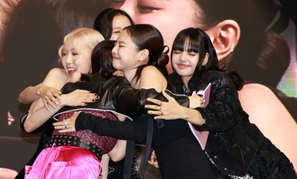 Rose and Blackpink members Lisa, Jennie, Jisoo. Photo: AllKPop.