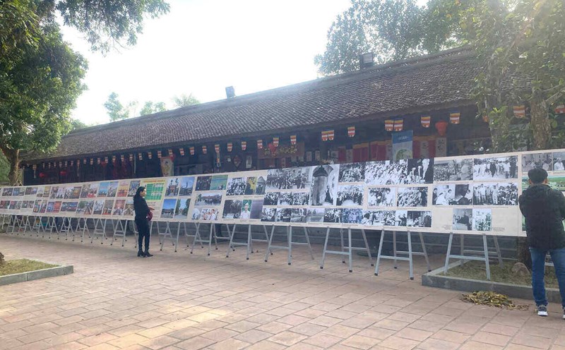 The first exhibition "Hai Duong with Human Footprints" was held at the Con Son - Kiep Bac Spring Festival. Photo: Mai Huong