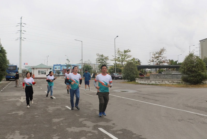 VNPOLY Union members participate in the Phu My online running race - Sharing prosperity. Photo: Union