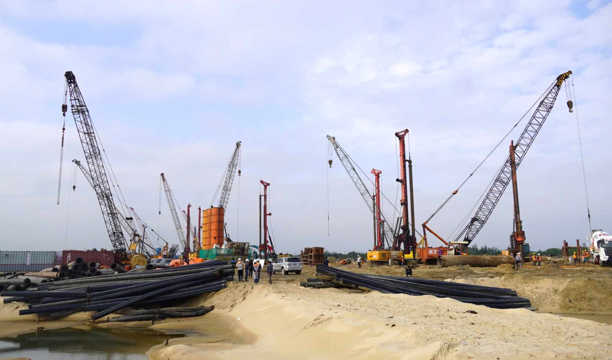 Key projects in Quang Tri province resume construction after Tet holiday. Photo: Hung Tho