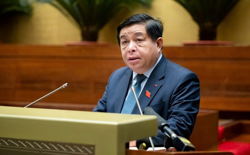 Minister of Planning and Investment Nguyen Chi Dung, authorized by the Prime Minister, presented the Proposal on the Supplementary Project on Socio-Economic Development in 2025 with a growth target of 8% or more. Photo: Quochoi.vn