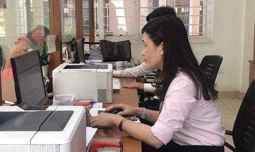 Nội dung về cải cách tiền lương nhận được nhiều sự quan tâm của cán bộ, công chức, viên chức và người lao động. Ảnh minh họa: Hương Nha