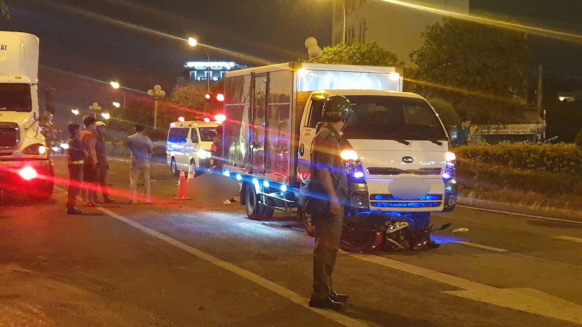 The scene of a 3-vehicle accident left 1 person dead.